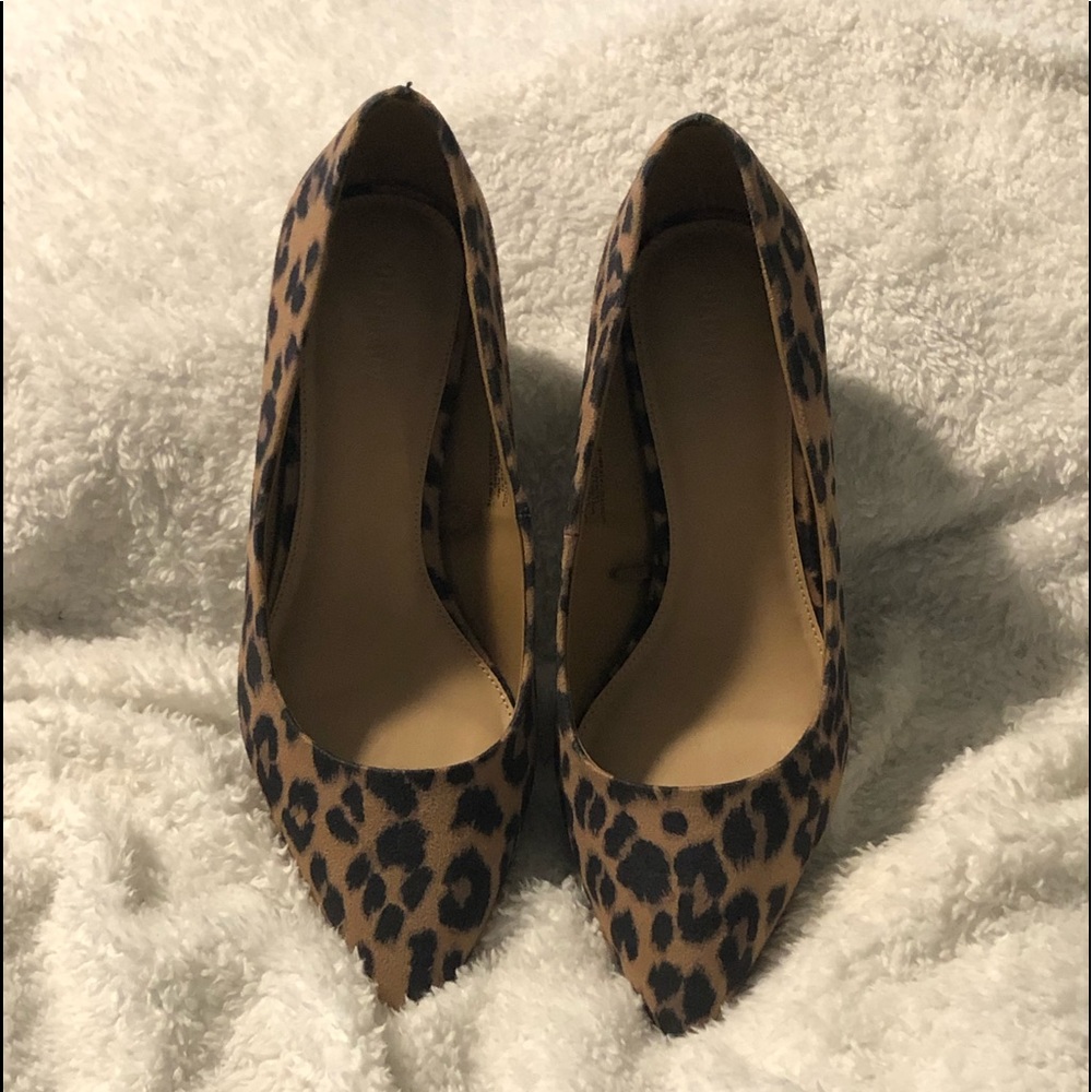 Old Navy leapard pumps size 8